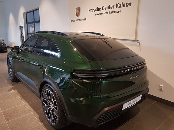 Porsche Macan 4 4 of 11