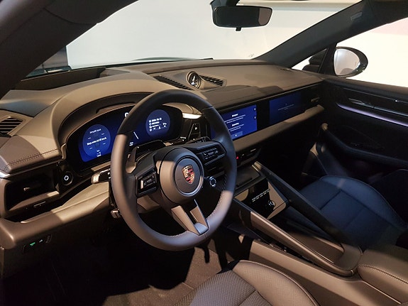 Porsche Macan 4 8 of 11