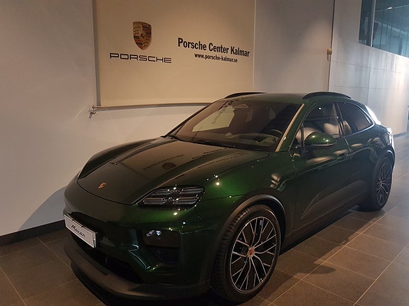 Porsche Macan 4 2 of 11