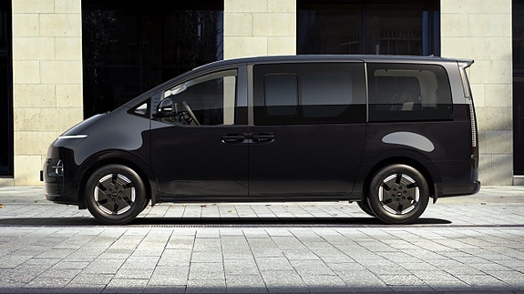 Hyundai Staria 2 of 8