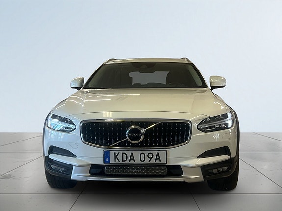 Volvo V90 Cross Country 2 of 20