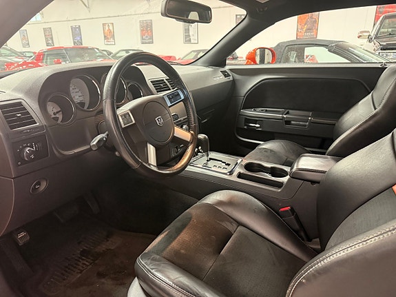 Dodge Challenger 21 of 30