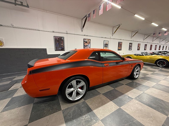 Dodge Challenger 11 of 30