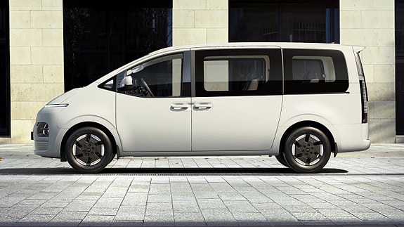 Hyundai Staria 2 of 8