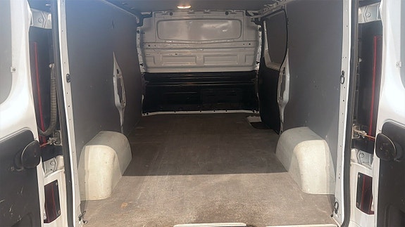 Opel Vivaro 10 of 12