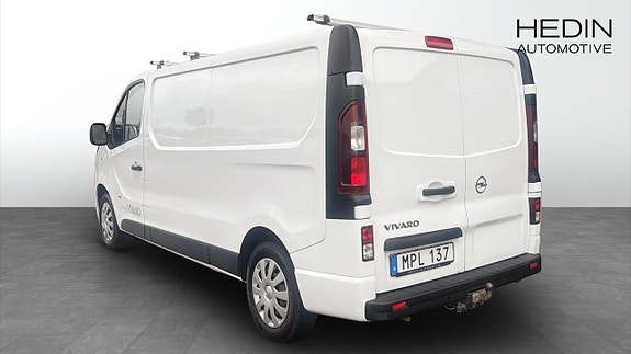 Opel Vivaro 2 of 12