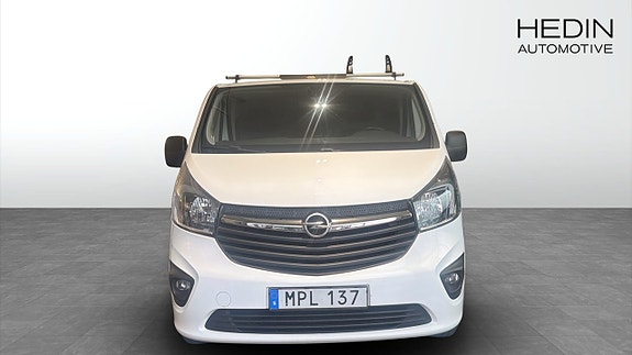 Opel Vivaro 8 of 12