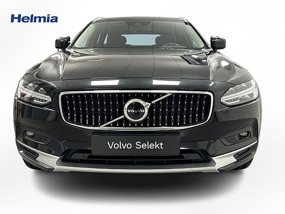 Volvo V90 Cross Country 2 of 16