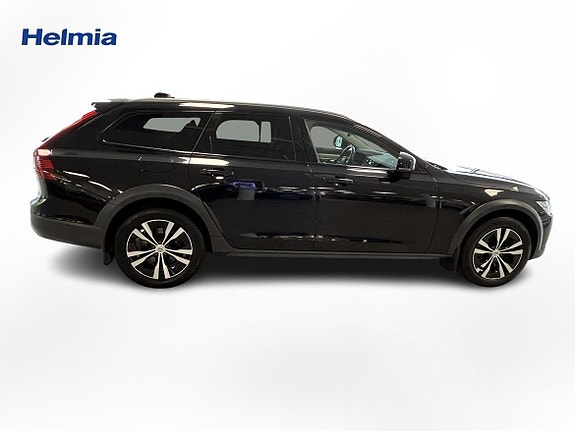 Volvo V90 Cross Country 8 of 16