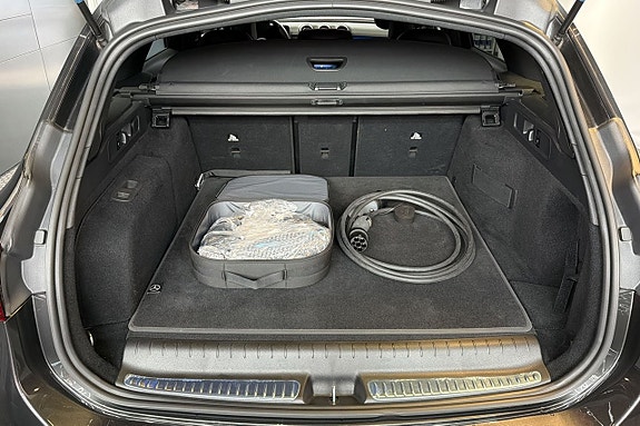 Mercedes-Benz C300 e 11 of 26