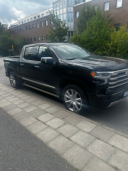 Chevrolet Silverado 1500 2 of 7