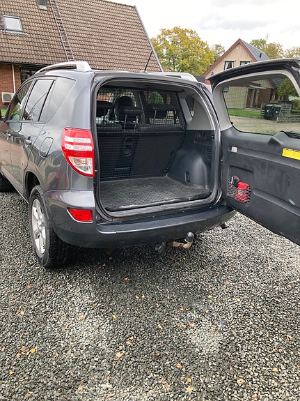 Toyota RAV4 6 of 8