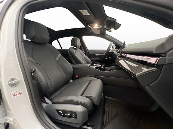 BMW i5 16 of 30