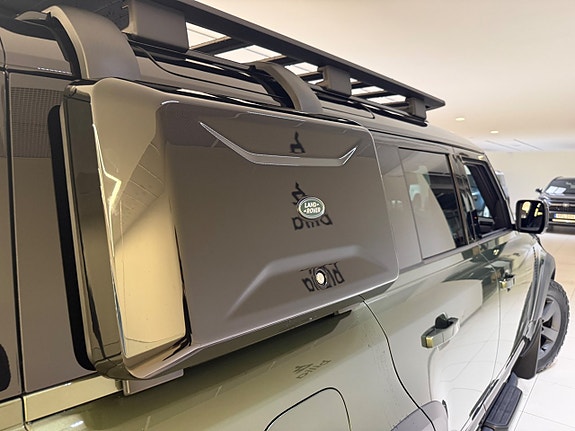 Land Rover Defender 110 8 of 25