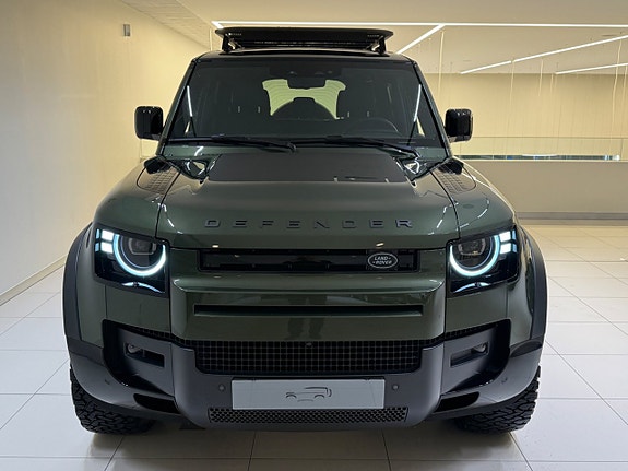 Land Rover Defender 110 2 of 25