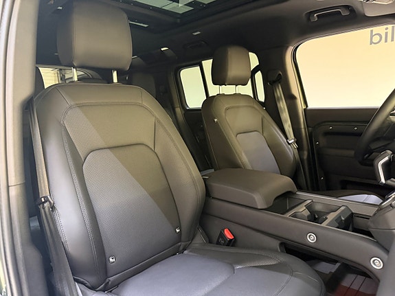Land Rover Defender 110 21 of 25