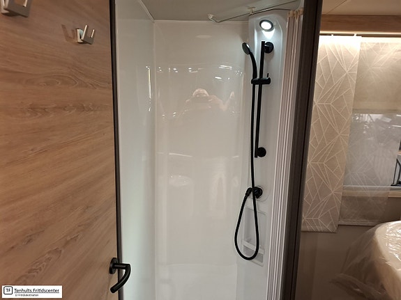 Knaus L!VE WAVE PLATINUM SELECTION 700 DX 12 of 15