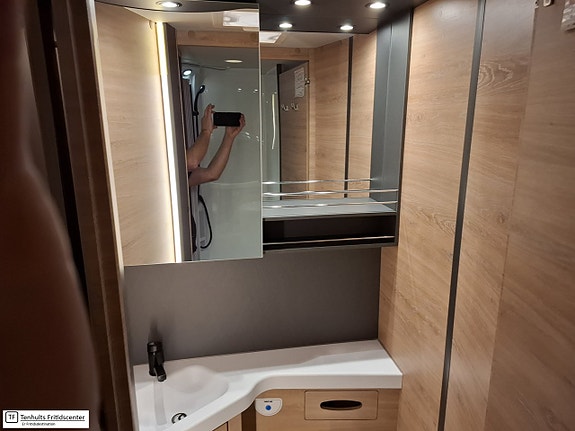 Knaus L!VE WAVE PLATINUM SELECTION 700 DX 11 of 15