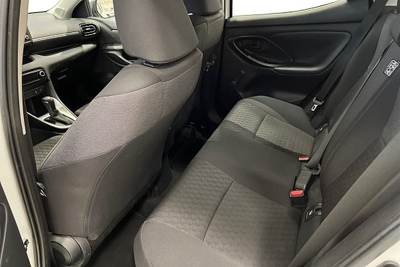 Toyota Yaris 13 of 23