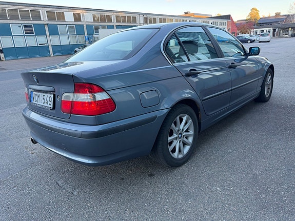 BMW 318i 4 of 6