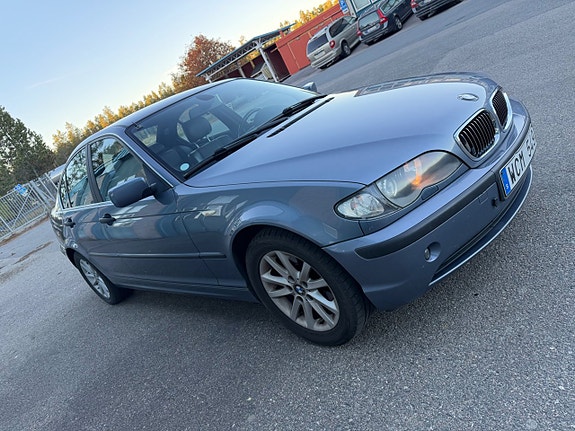BMW 318i 2 of 6