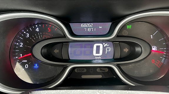 Nissan NV300 13 of 15
