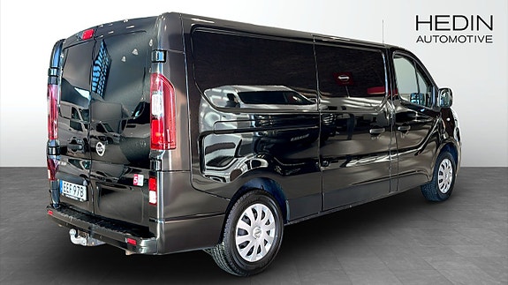 Nissan NV300 2 of 15
