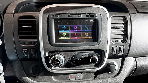 Nissan NV300 12 of 15
