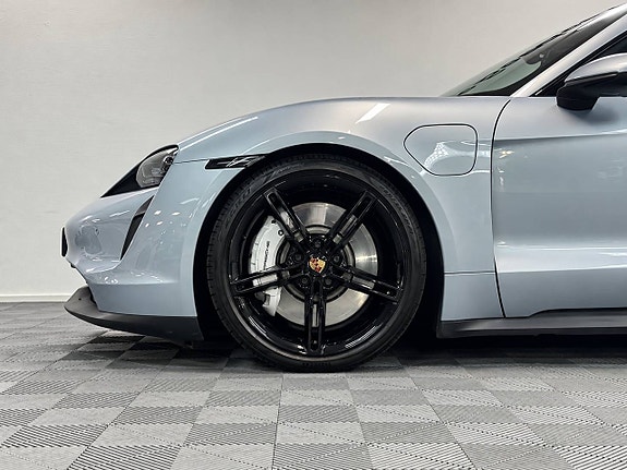 Porsche Taycan 4S 12 of 16