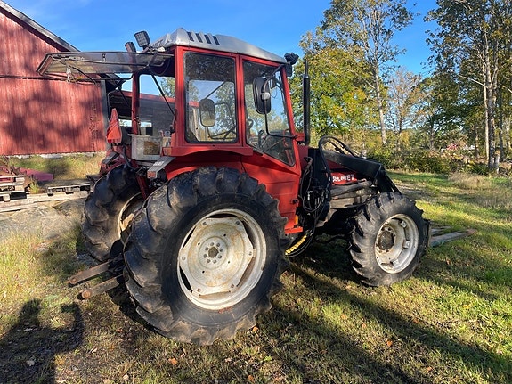 Traktor med lastare VALMET 604-4 2 of 6