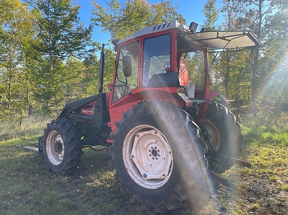 Traktor med lastare VALMET 604-4 3 of 6
