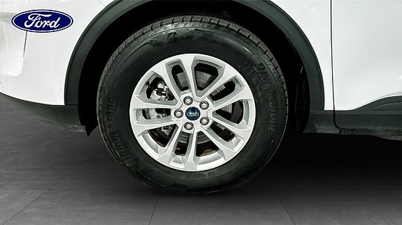 Ford Kuga 9 of 23