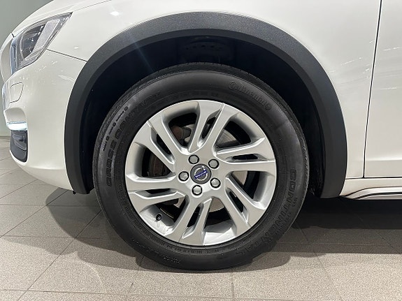 Volvo S60 Cross Country 3 of 16