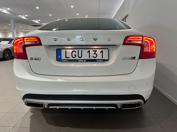 Volvo S60 Cross Country 2 of 16