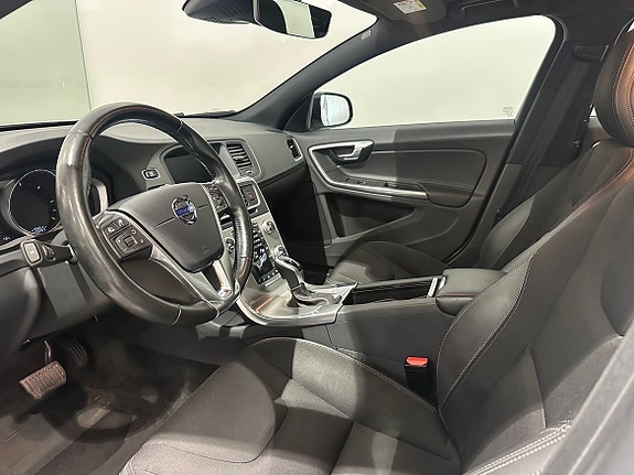 Volvo S60 Cross Country 13 of 16