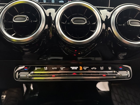 Mercedes-Benz A 250 e 25 of 30