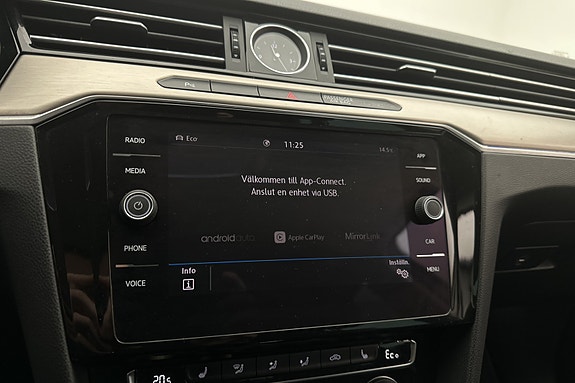 Volkswagen Passat 11 of 14