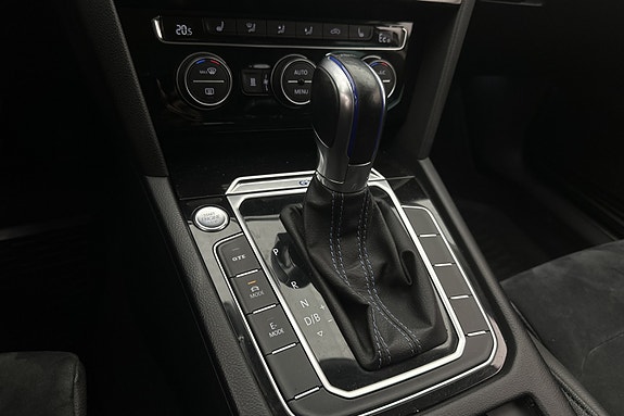 Volkswagen Passat 12 of 14