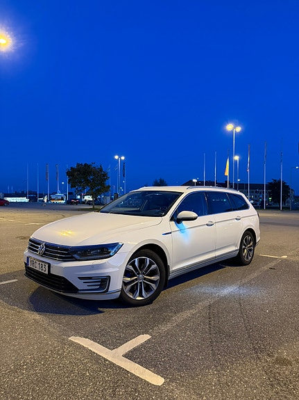 Volkswagen Passat 3 of 14
