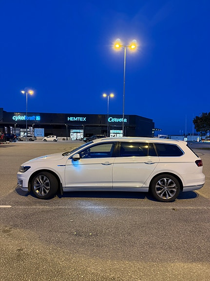 Volkswagen Passat 5 of 14