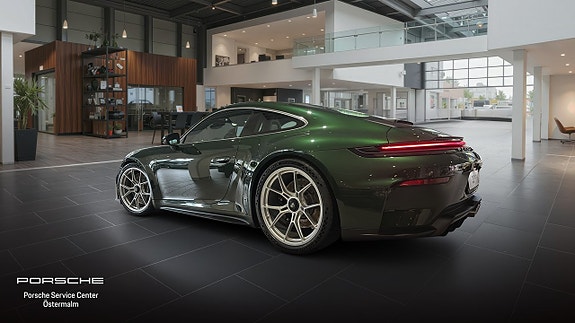 Porsche 911 GT3 2 of 16