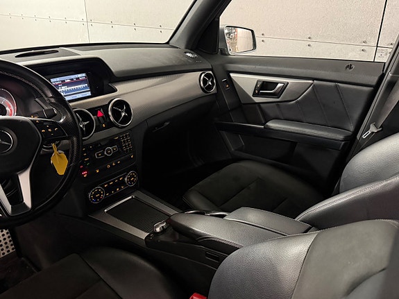 Mercedes-Benz GLK220 11 of 18