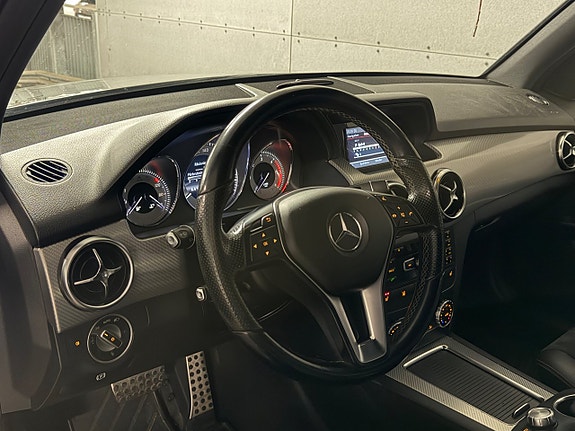 Mercedes-Benz GLK220 10 of 18