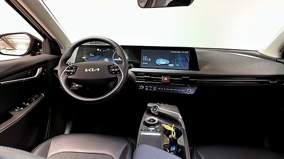 Kia EV6 7 of 12