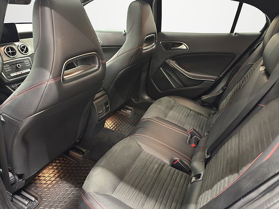 Mercedes-Benz GLA 200 14 of 16