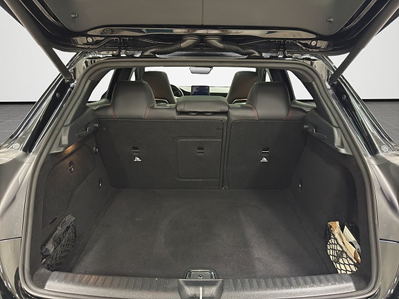 Mercedes-Benz GLA 200 16 of 16