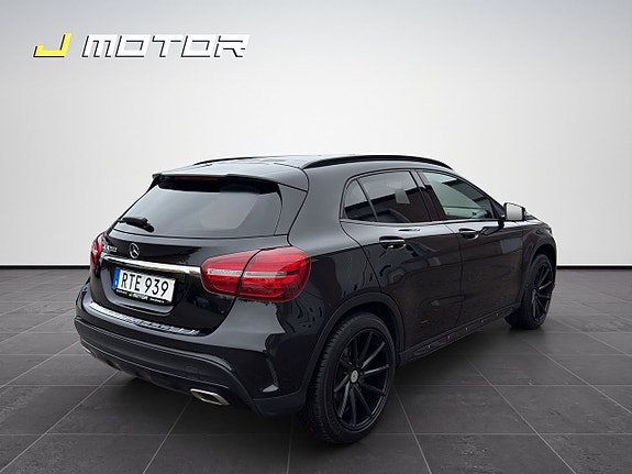 Mercedes-Benz GLA 200 5 of 16