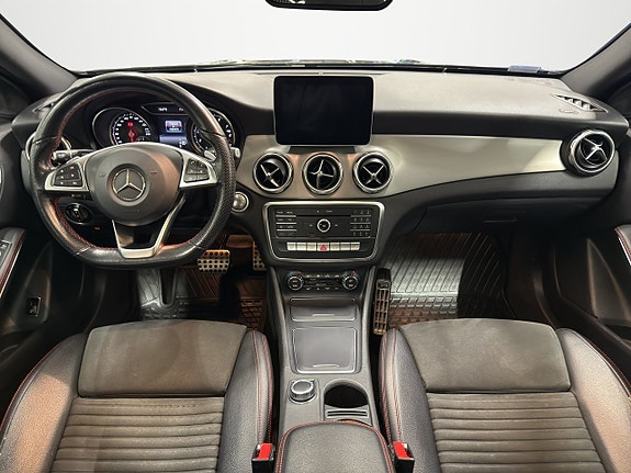Mercedes-Benz GLA 200 13 of 16