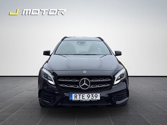 Mercedes-Benz GLA 200 8 of 16