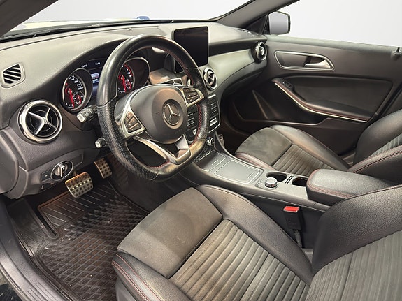 Mercedes-Benz GLA 200 9 of 16